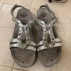 Size 8 Abeo Cheri neutral silver sandals